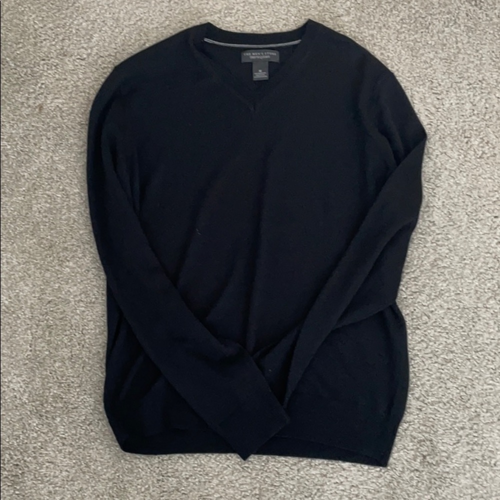 5 ⭐️ Bloomingdale’s Long-Sleeve V-Neck Sweater